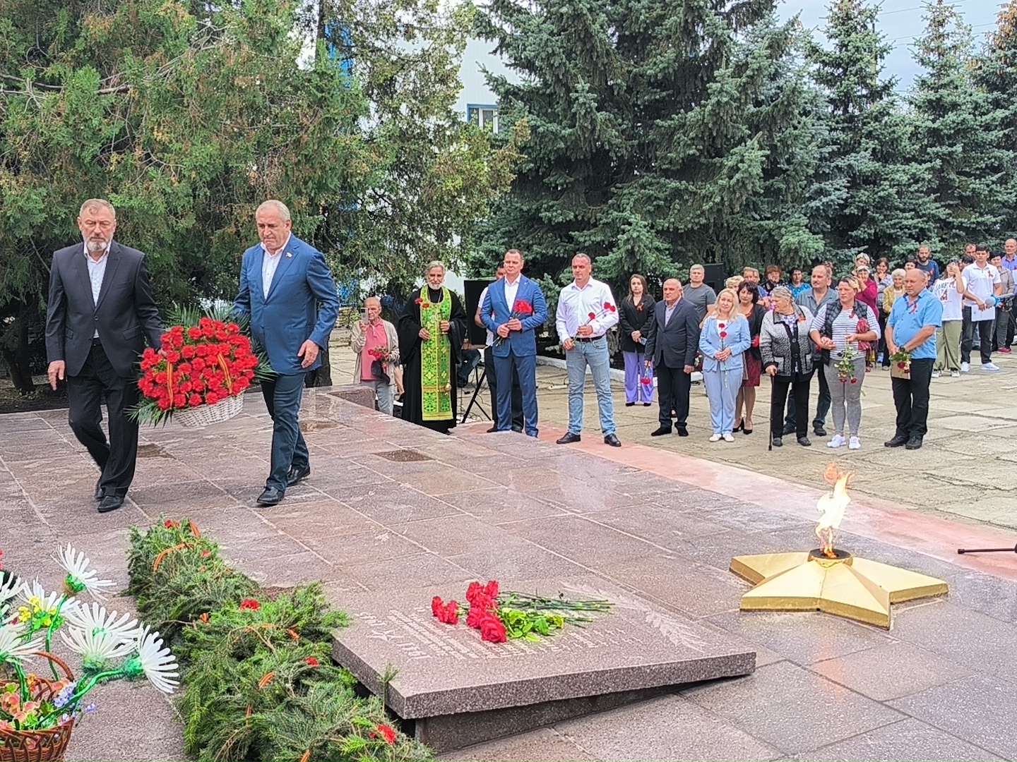 «Пусть помнят поколения».