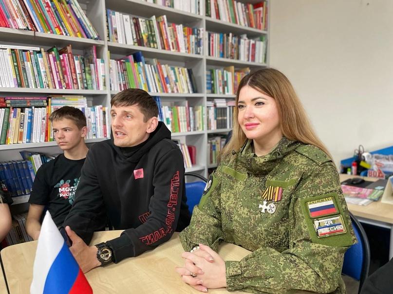 Смоляне и жители Мангуша провели телемост с участницей СВО Анной Илясовой.