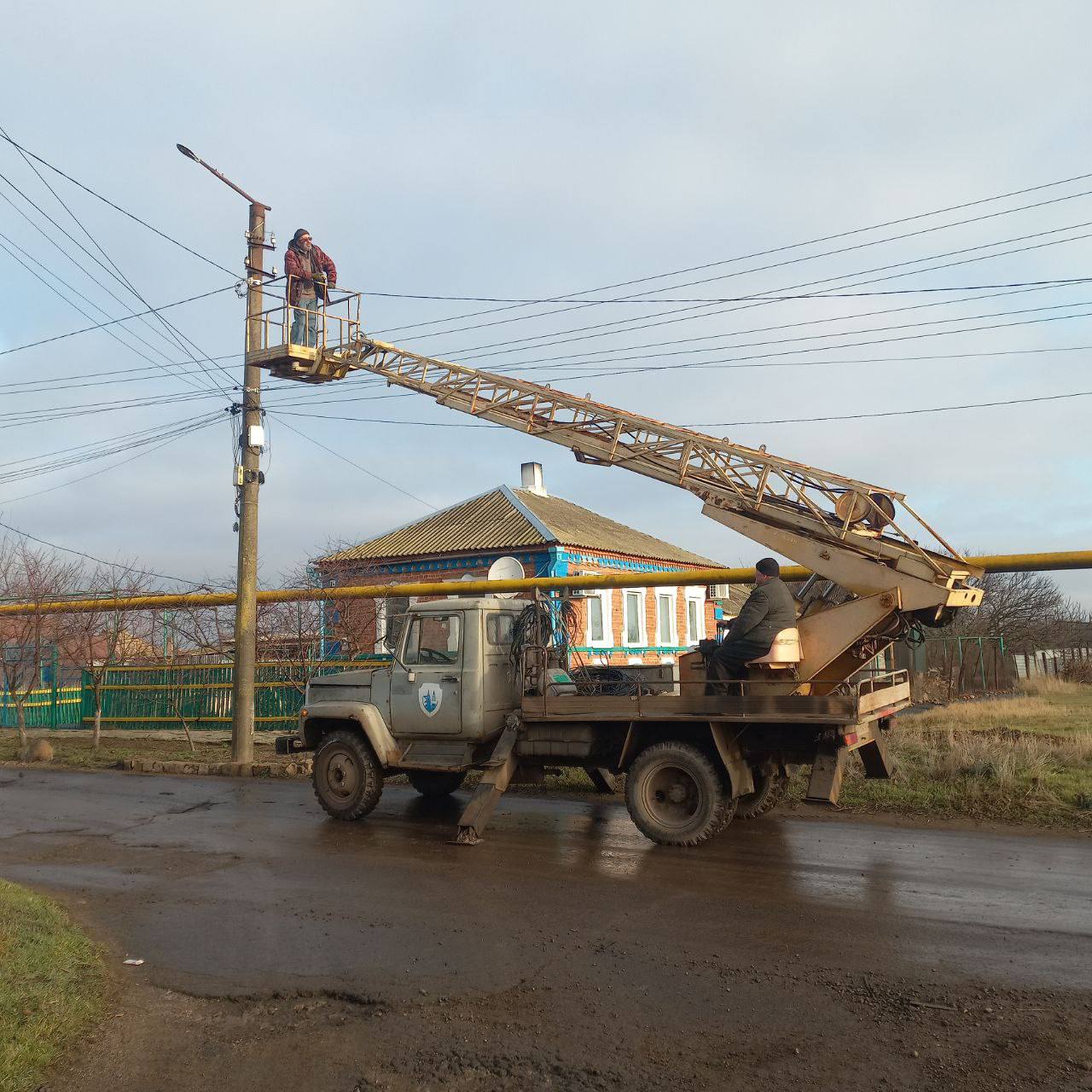 В Мангушском муниципальном округе продолжаются работы по благоустройству .