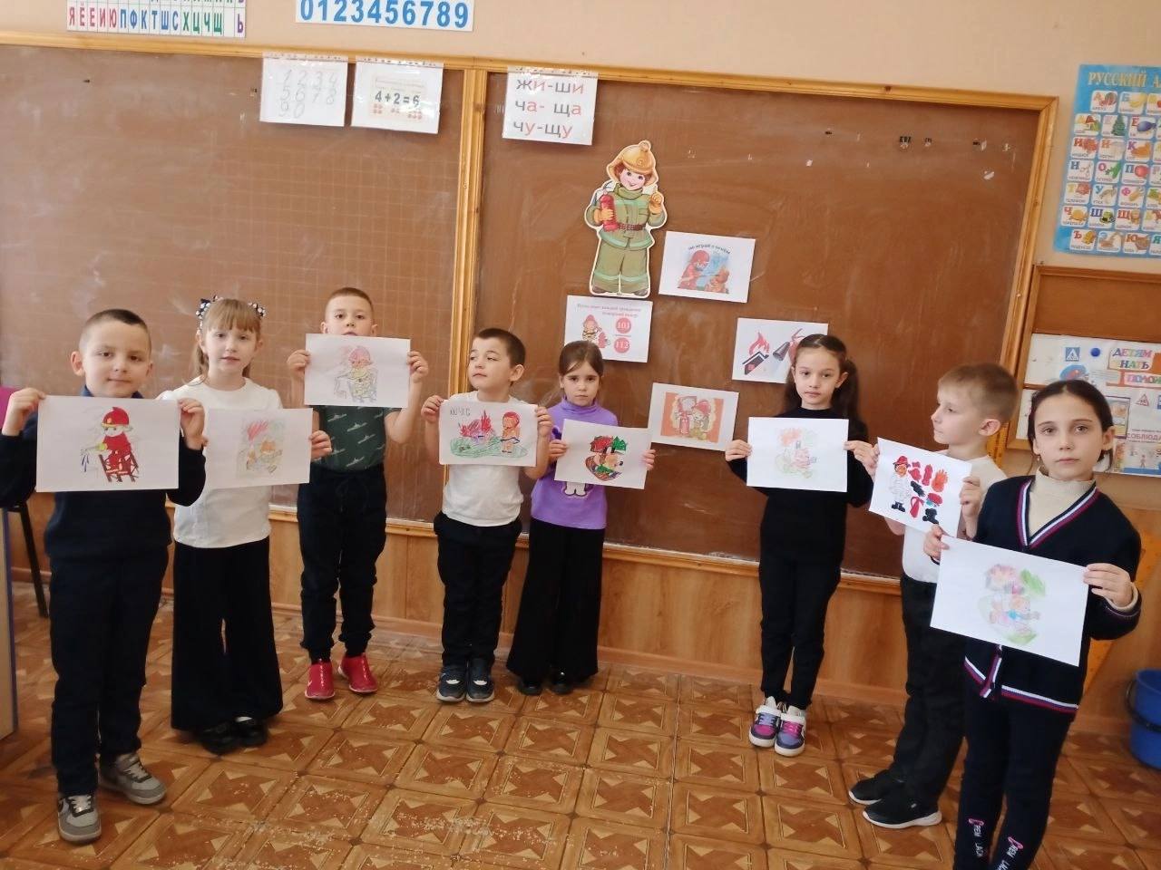 В ГБОУ «Ялтинская школа №2 Мангушского м.о.»  в первом и втором классах прошли классные часы на тему: &quot;Пожарная безопасность&quot;.