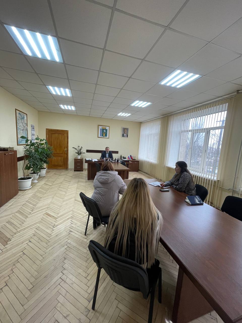 11 марта 2025 Глава муниципального образования Мангушский муниципальный округБорис Владимирович Трима провел личный прием граждан.