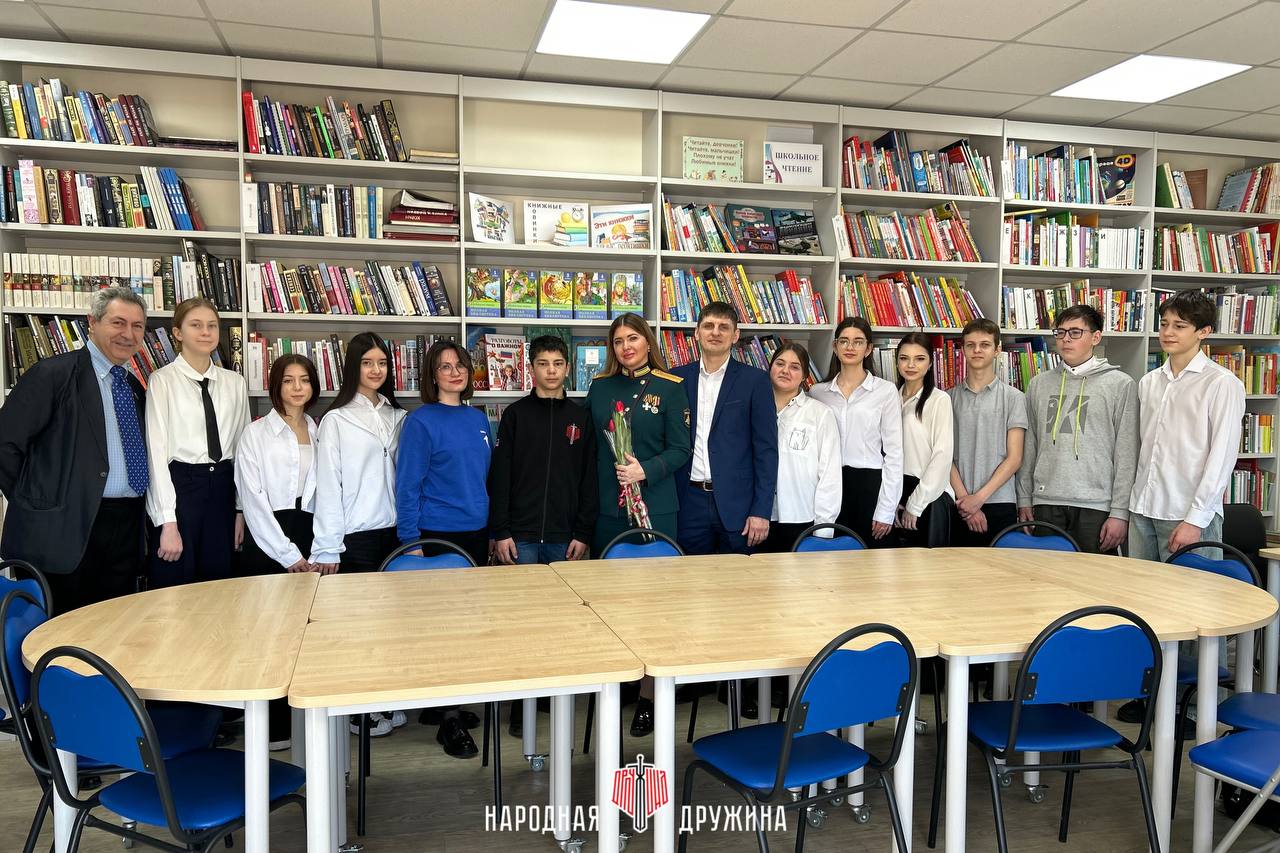 Для активистов Народной Дружины Мангушского муниципального округа прошёл разговор на равных с Анной Викторовной Ильясовой..