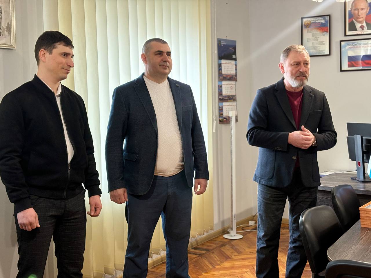 В преддверии профессионального праздника поздравили работников ЖКХ.