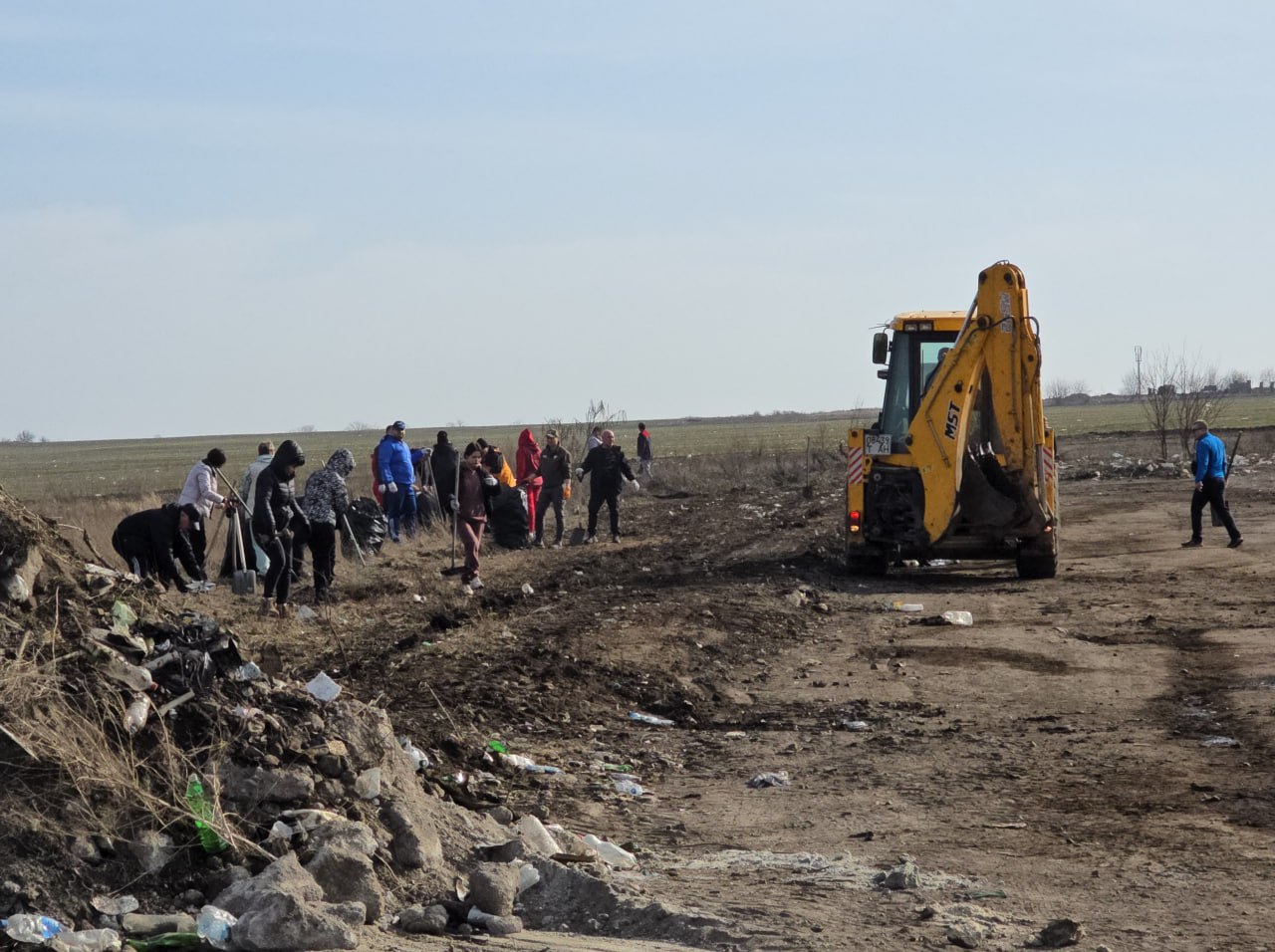 По инициативе Главы ДНР Дениса Пушилина 15 марта в Республике в Мангушском муниципальном округе состоялся общереспубликанский субботник.