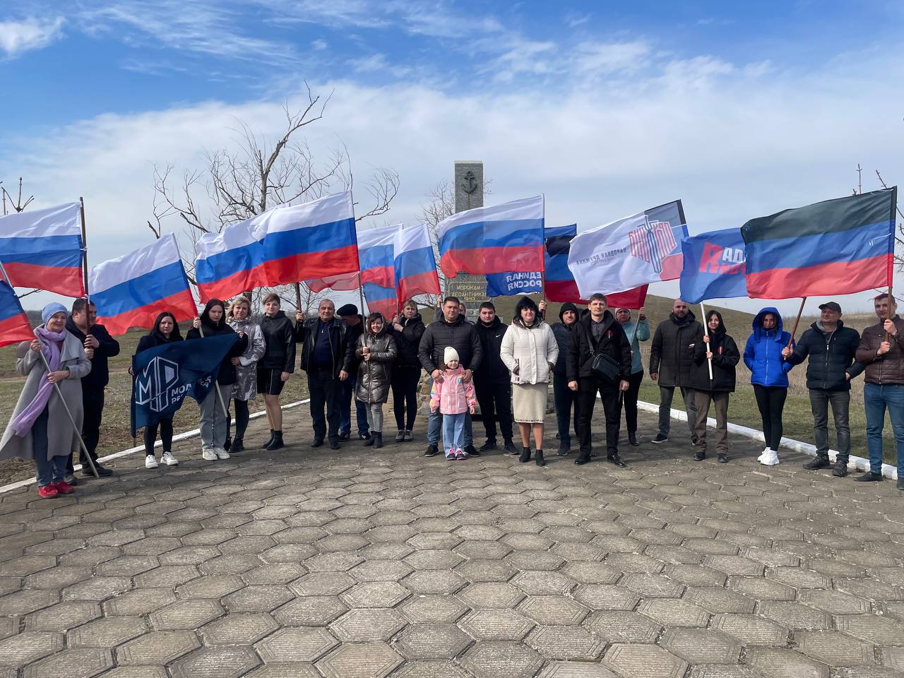 В Мангушском муниципальном округе прошел автопробег ко Дню воссоединения Крыма с Россией.