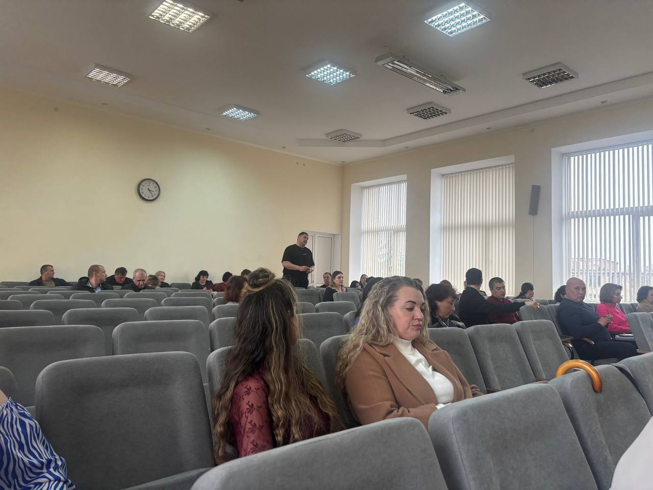 Первый заместитель Главы Администрации Мангушского муниципального округа Владимир Иванович Топузов провел плановое совещание с начальниками структурных подразделений администрации Мангушского МО, территориальных подразделений министерств и ведомств ДНР.