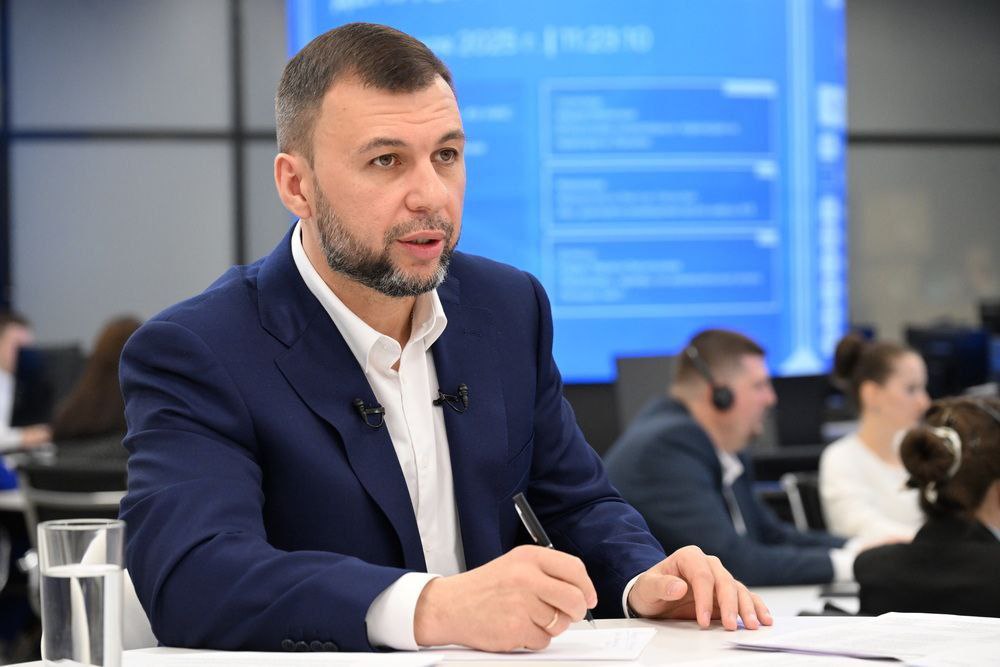 Глава Республики Денис Владимирович Пушилин провел вторую с начала года прямую линию с жителями Республики.