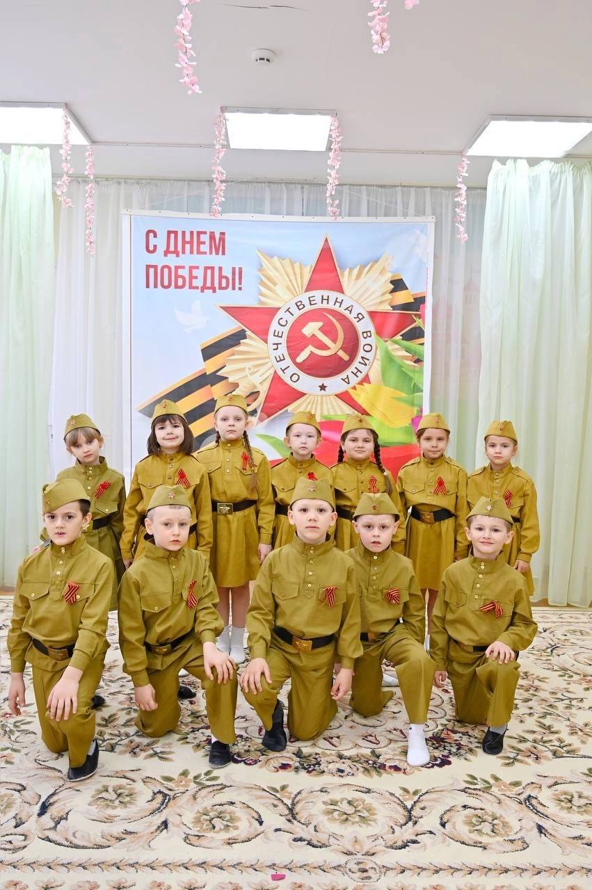 ГКДОУ Мангушский детский сад «Алиса»  присоединился к акции «80 поделок для наших героев в зону СВО», «Георгиевская ленточка» и «Лебеди Победы»..