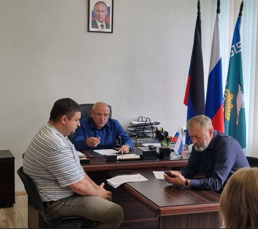 28 мая 2025 года под председательством Ставрулова Михаила Валентиновича состоялось 42 заседание Мангушского муниципального совета.
