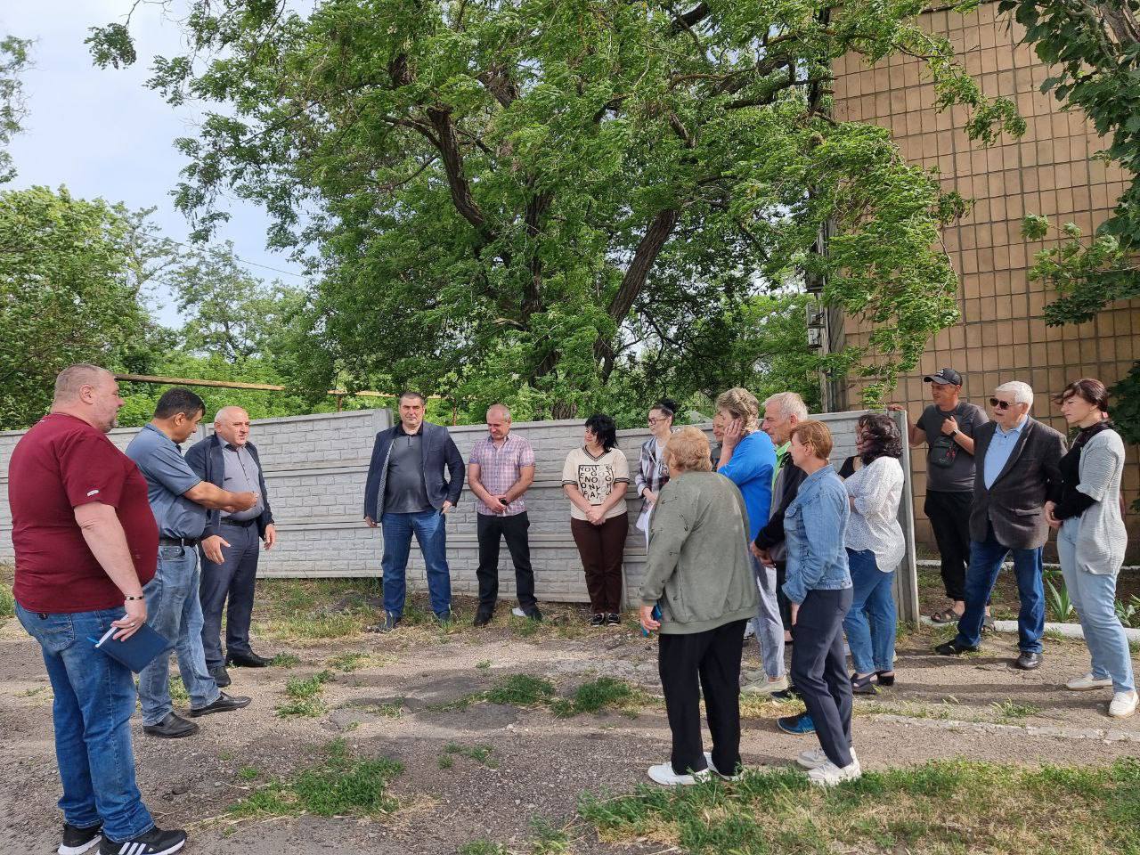 Приемы граждан, встречи с населением и трудовыми коллективами депутатами Мангушского муниципального совета.