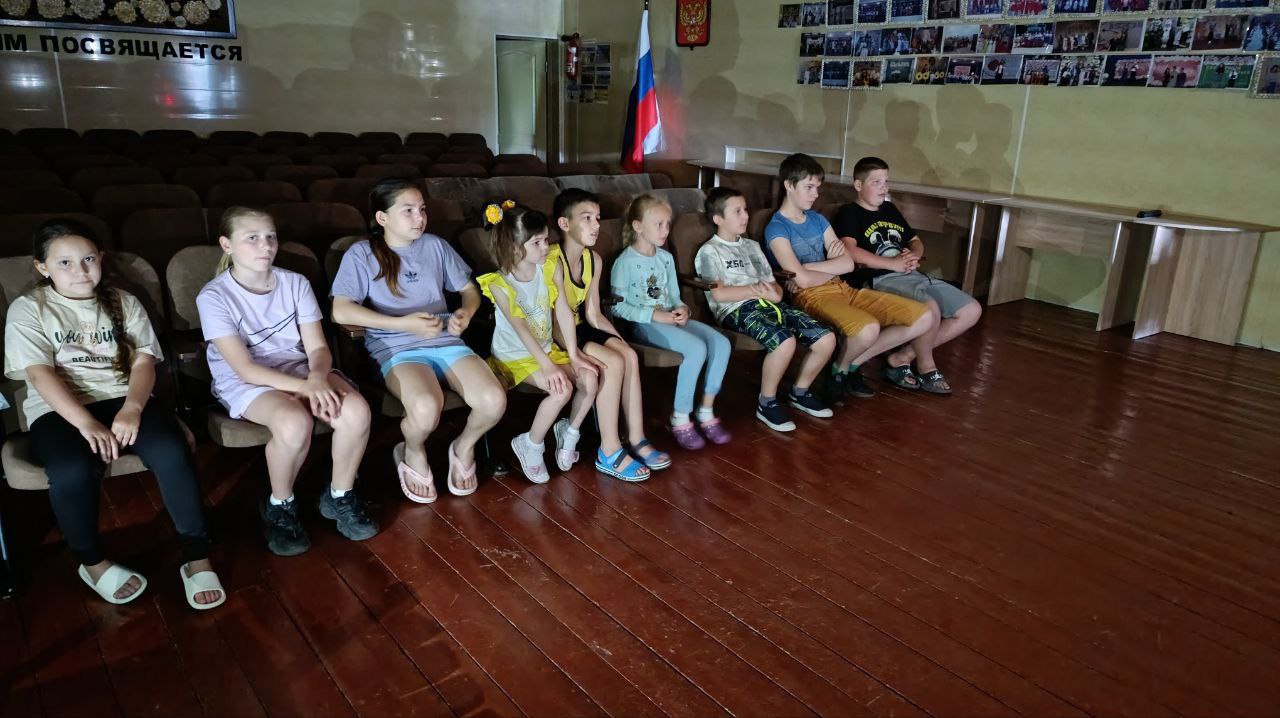 В Юрьевке провели для детей конкурсно-игровую программу «Лето ярких улыбок».