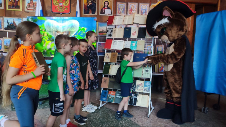 В Камышеватском сельском Доме культуры провели литературную гостиную. В Камышеватском сельском Доме культуры провели литературную гостиную.